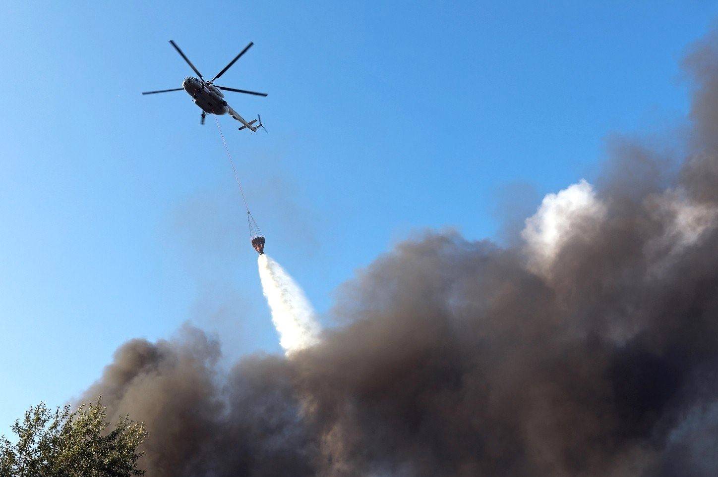  Хеликоптер гаси пожар 